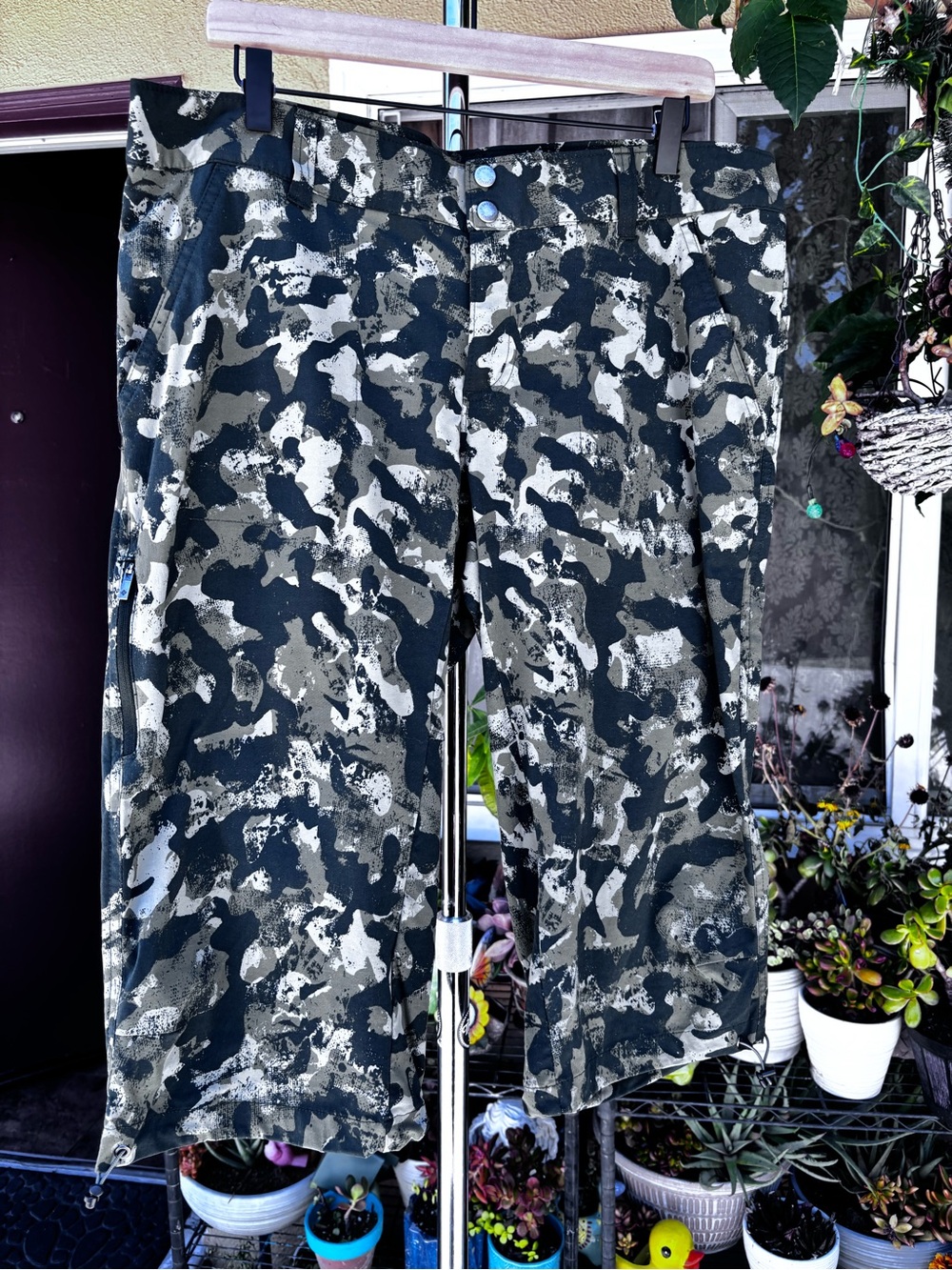 Columbia Omni Shield Camo Capri Pants Button Zip Stretch Size 16 - Picture 5 of 17